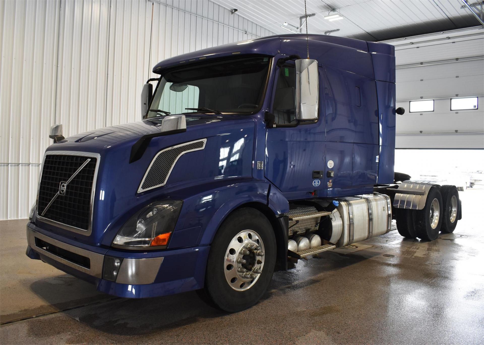 2015 VOLVO VNL64T630 for sale Sold at BP Motors in Morden MB R6M 1Y9 1