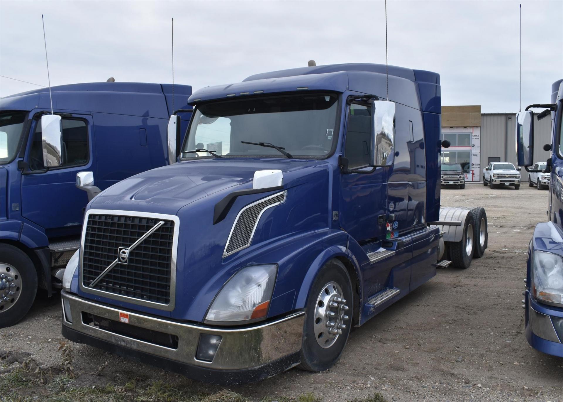 2014 VOLVO VNL64T630 for sale Sold at BP Motors in Morden MB R6M 1Y9 1